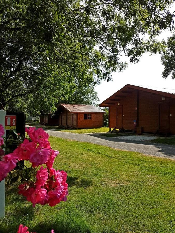 Camping Les 2 Salamandres Arces-sur-Gironde Exterior foto
